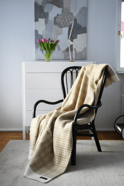 Kuschelige Lammwolldecke Beige
